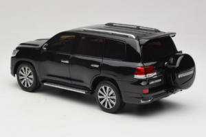 Toyota Land Cruiser LC200 Černý Kengfai 1:18 KF024-13 Kov – obrázek 7 z 8