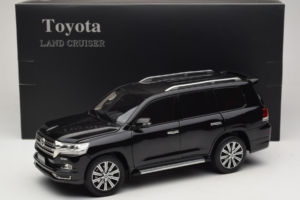 Toyota Land Cruiser LC200 Černý Kengfai 1:18 KF024-13 Kov – obrázek 8 z 8