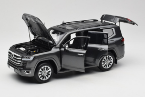 Toyota Land Cruiser LC300 ZX Šedý LCD 1:18 LCD18013-ZX-GR Kov – obrázek 2 z 8