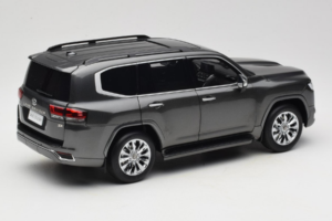 Toyota Land Cruiser LC300 ZX Šedý LCD 1:18 LCD18013-ZX-GR Kov – obrázek 3 z 8