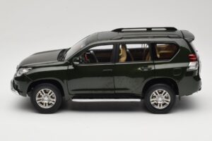 Toyota Land Cruiser Prado J150 Zelený Paudi Model 1:18 623132-GR Kov – obrázek 4 z 8