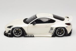 Toyota Pandem GR86 ZN8 Crystal White GT Spirit 1:18 GT498 Pryskyřice – obrázek 3 z 6