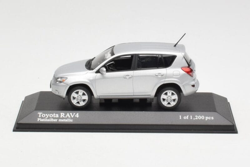 Toyota RAV4 XA30 Stříbrný Minichamps 1:43 400166570 Kov