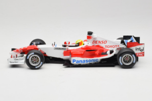 Toyota TF105 #17 R. Schumacher Panasonic Toyota Racing 2005 Minichamps 1:18 100050017 Kov – obrázek 3 z 7