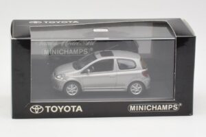 Toyota Yaris XP10 TS Šedý Minichamps 1:43 TOYOTA007 Kov – obrázek 2 z 3