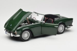 Triumph TR4 British Racing Green Revell 1:18 08827-T1 Kov – obrázek 2 z 8