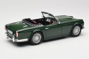 Triumph TR4 British Racing Green Revell 1:18 08827-T1 Kov – obrázek 3 z 8