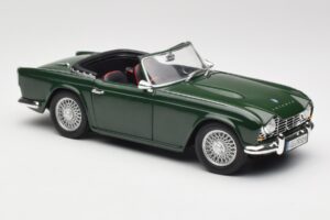 Triumph TR4 British Racing Green Revell 1:18 08827-T1 Kov – obrázek 6 z 8