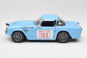 Triumph TR4 Rally Car Revell 1:18 8773 Kov – obrázek 4 z 8