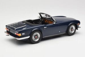 Triumph TR6 PI Tmavě Modrý Minichamps 1:18 155132032 Kov – obrázek 2 z 6