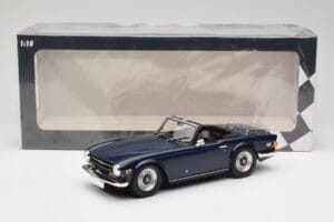 Triumph TR6 PI Tmavě Modrý Minichamps 1:18 155132032 Kov – obrázek 6 z 6
