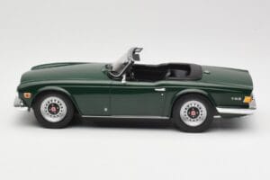 Triumph TR6 PI Tmavě Zelený Minichamps 1:18 155132030 Kov – obrázek 3 z 6