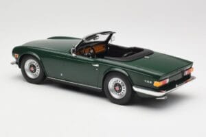 Triumph TR6 PI Tmavě Zelený Minichamps 1:18 155132030 Kov – obrázek 5 z 6