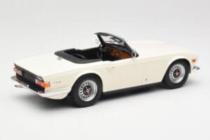 Triumph TR6 PI Bílý Minichamps 1:18 155132035 Kov – obrázek 2 z 6