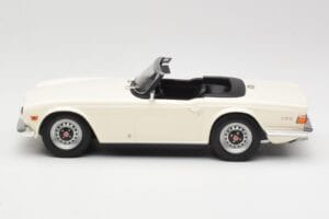 Triumph TR6 PI Bílý Minichamps 1:18 155132035 Kov – obrázek 3 z 6