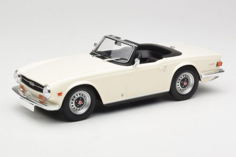 Triumph TR6 PI Bílý Minichamps 1:18 155132035 Kov