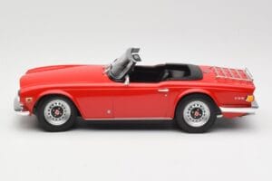 Triumph TR6 PI Červený Minichamps 1:18 155132031 Kov – obrázek 3 z 6