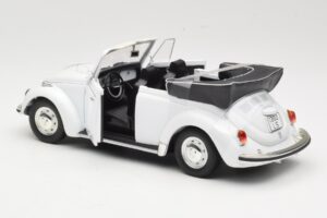 Volkswagen 1302 LS Kabriolet Bílý Revell 1:18 8415 Kov – obrázek 5 z 8