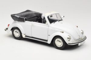 Volkswagen 1302 LS Kabriolet Bílý Revell 1:18 8415 Kov – obrázek 6 z 8