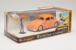 Volkswagen Beetle Bumblebee Transformers With Figure Metals Diecast 1:24 30114 Kov – obrázek 2 z 3