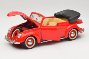 Volkswagen Beetle Kabriolet Červený Maisto 1:18 56010 Kov – obrázek 2 z 8