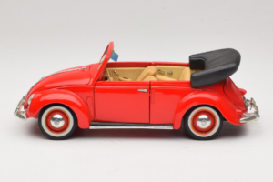 Volkswagen Beetle Kabriolet Červený Maisto 1:18 56010 Kov – obrázek 4 z 8