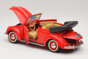 Volkswagen Beetle Kabriolet Červený Maisto 1:18 56010 Kov – obrázek 5 z 8