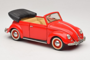 Volkswagen Beetle Kabriolet Červený Maisto 1:18 56010 Kov – obrázek 6 z 8