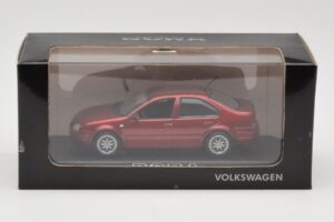 Volkswagen Bora Mk4 Red Metallic Minichamps 1:43 VW003 Kov – obrázek 4 z 4