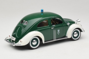 Volkswagen Export Sedan Police Maisto 1:18 56004 Kov – obrázek 2 z 6