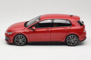 Volkswagen Golf GTI Mk8 Tornado Red Norev 1:18 188595 Kov – obrázek 4 z 8