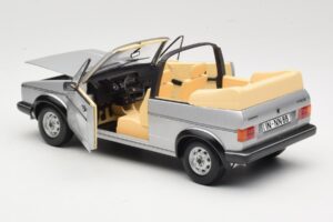 Volkswagen Golf Mk1 Kabriolet Stříbrný Sun Star 1:18 VW004 Kov – obrázek 5 z 8