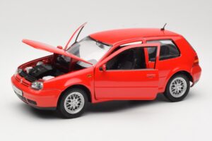 Volkswagen Golf Mk4 GTI Červený Revell 1:18 08943 Kov – obrázek 2 z 8