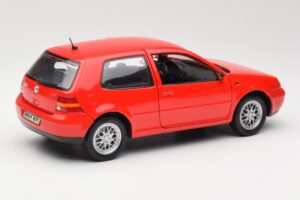 Volkswagen Golf Mk4 GTI Červený Revell 1:18 08943 Kov – obrázek 3 z 8