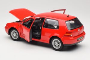 Volkswagen Golf Mk4 GTI Červený Revell 1:18 08943 Kov – obrázek 5 z 8