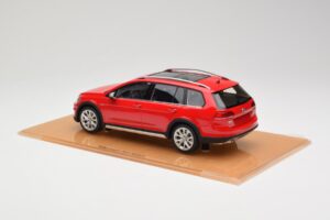 Volkswagen Golf Mk7 Alltrack Tornado Red DNA 1:18 DNA000035 Pryskyřice – obrázek 5 z 6