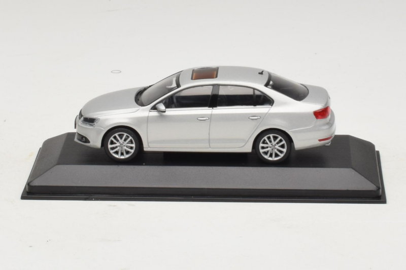 Volkswagen Jetta Mk6 Stříbrný Minichamps 1:43 JETTA002 Kov