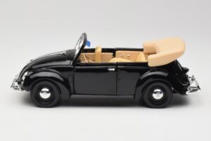 Volkswagen Brouk Kabriolet Černý Maisto 1:18 37800-M6 Kov – obrázek 4 z 8