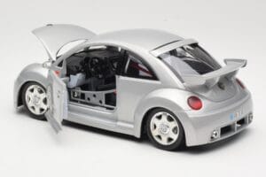 Volkswagen New Beetle RSi Stříbrný Bburago 1:18 3306 Kov – obrázek 5 z 8