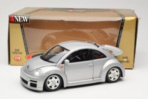 Volkswagen New Beetle RSi Stříbrný Bburago 1:18 3306 Kov – obrázek 8 z 8