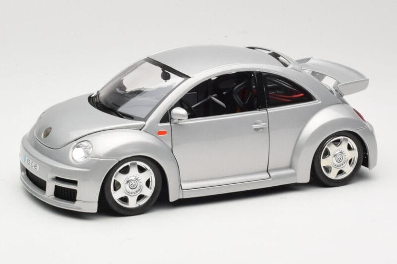 Volkswagen New Beetle RSi Stříbrný Bburago 1:18 3306 Kov