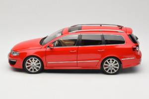 Volkswagen Passat B6 R36 Variant Červený NZG 1:18 KF044-5 Kov – obrázek 4 z 8