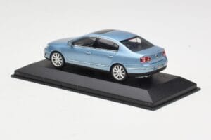 Volkswagen Passat B6 Blue Metallic Minichamps 1:43 PASSAT002 Kov – obrázek 3 z 4