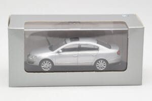 Volkswagen Passat B6 Stříbrný Minichamps 1:43 PASSAT003 Kov – obrázek 4 z 4