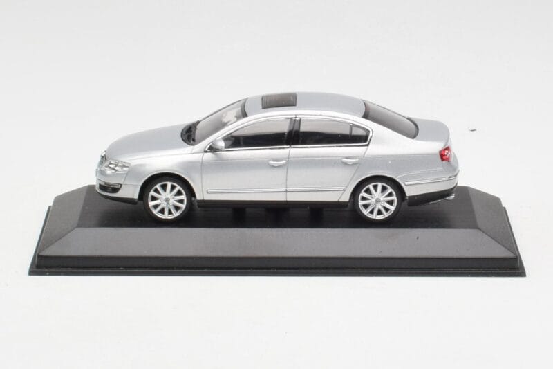Volkswagen Passat B6 Stříbrný Minichamps 1:43 PASSAT003 Kov
