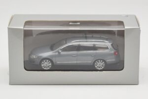 Volkswagen Passat B6 Variant Grey Metallic Minichamps 1:43 PASSAT005 Kov – obrázek 4 z 4