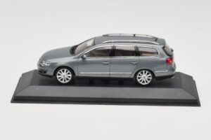 Volkswagen Passat B6 Variant Grey Metallic Minichamps 1:43 PASSAT005 Kov