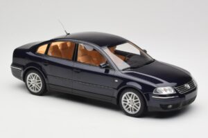 Volkswagen Passat W8 B5.5 Indigo Blue DNA 1:18 DNA000029 Kov – obrázek 4 z 6