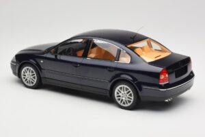 Volkswagen Passat W8 B5.5 Indigo Blue DNA 1:18 DNA000029 Kov – obrázek 5 z 6