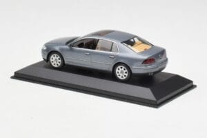 Volkswagen Phaeton 3D Šedý Minichamps 1:43 3D0099300GPR7Q Kov – obrázek 3 z 4